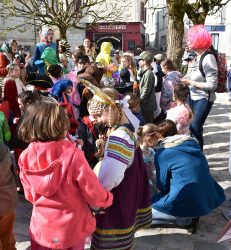 Les écoles ont fêté Carnaval Place Ludovic Trarieux.